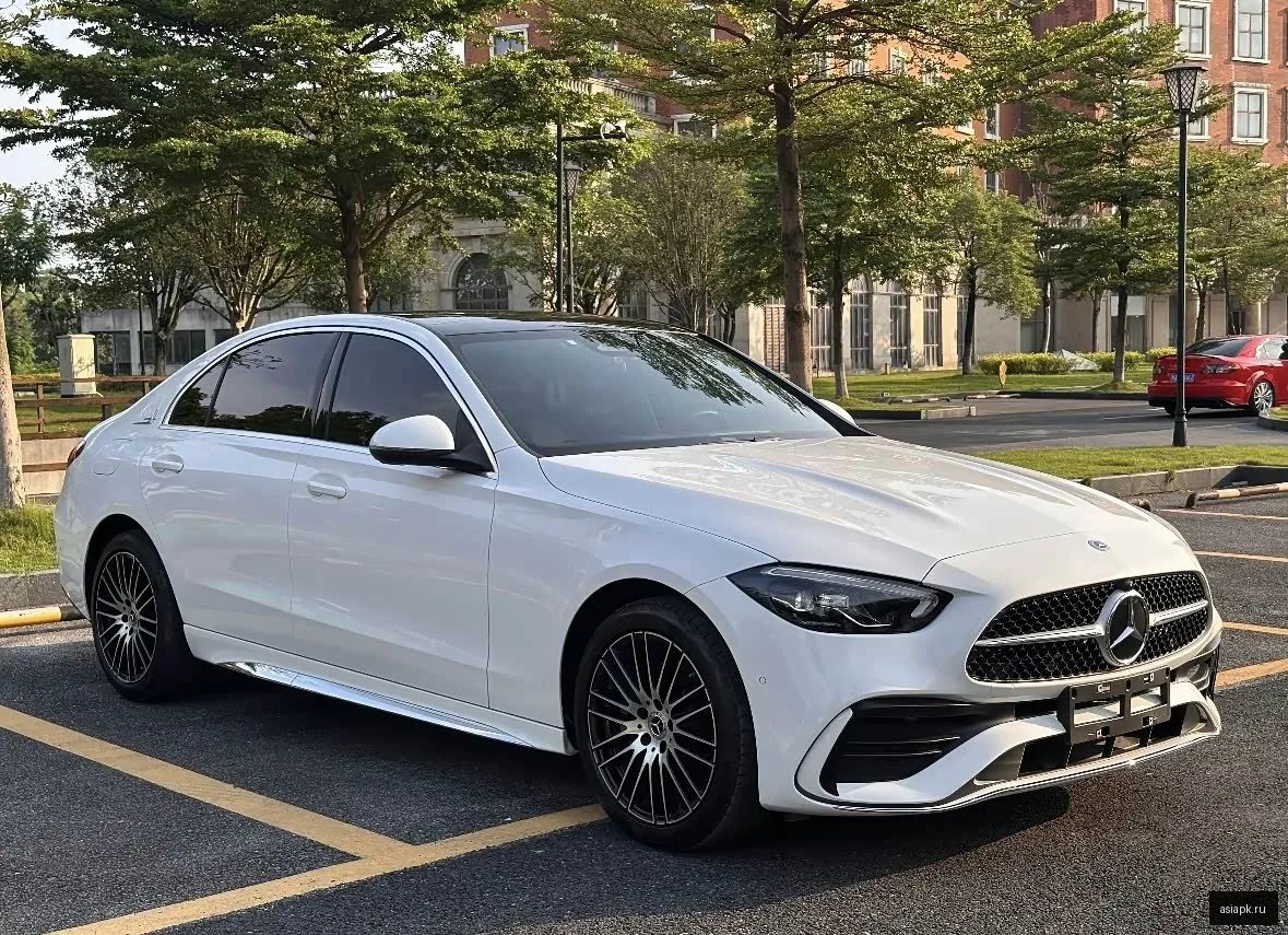 Mercedes-Benz C-Class 3