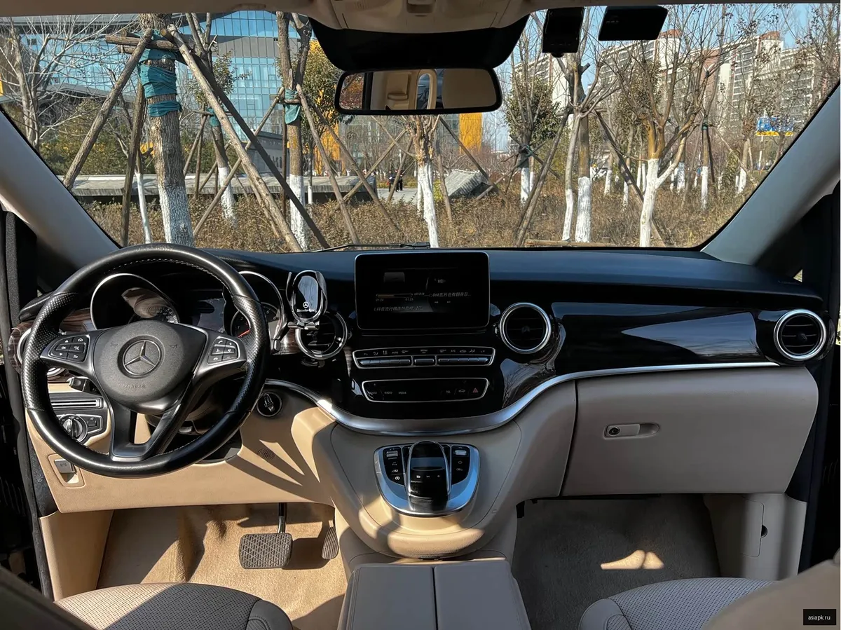 Mercedes-Benz V-Class 6