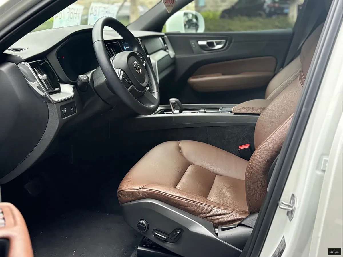 Volvo XC60 4