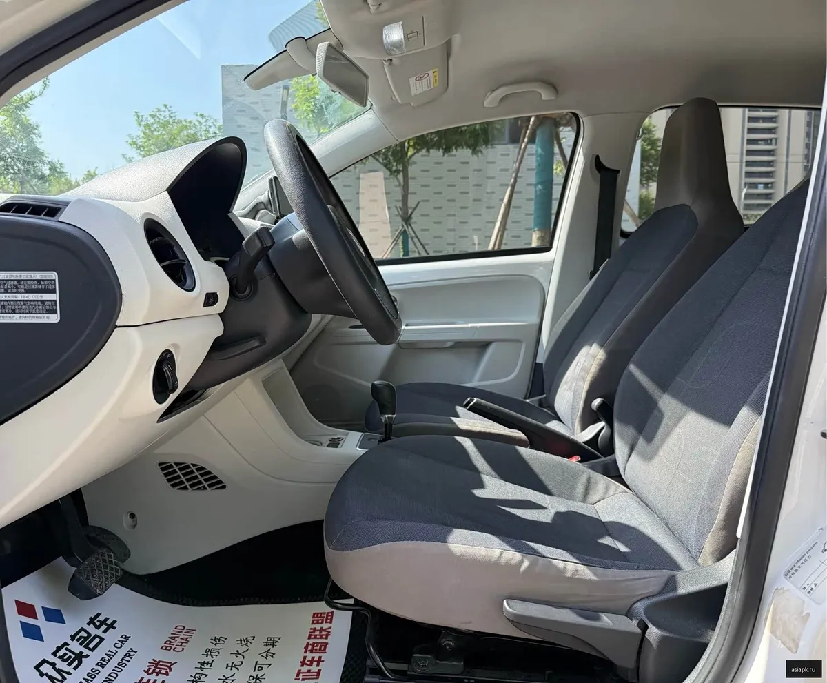 Volkswagen up! 6