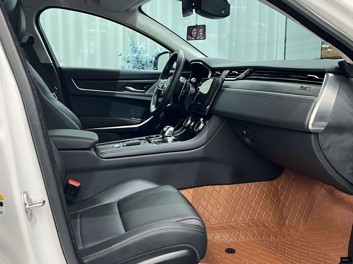 Jaguar XF 4