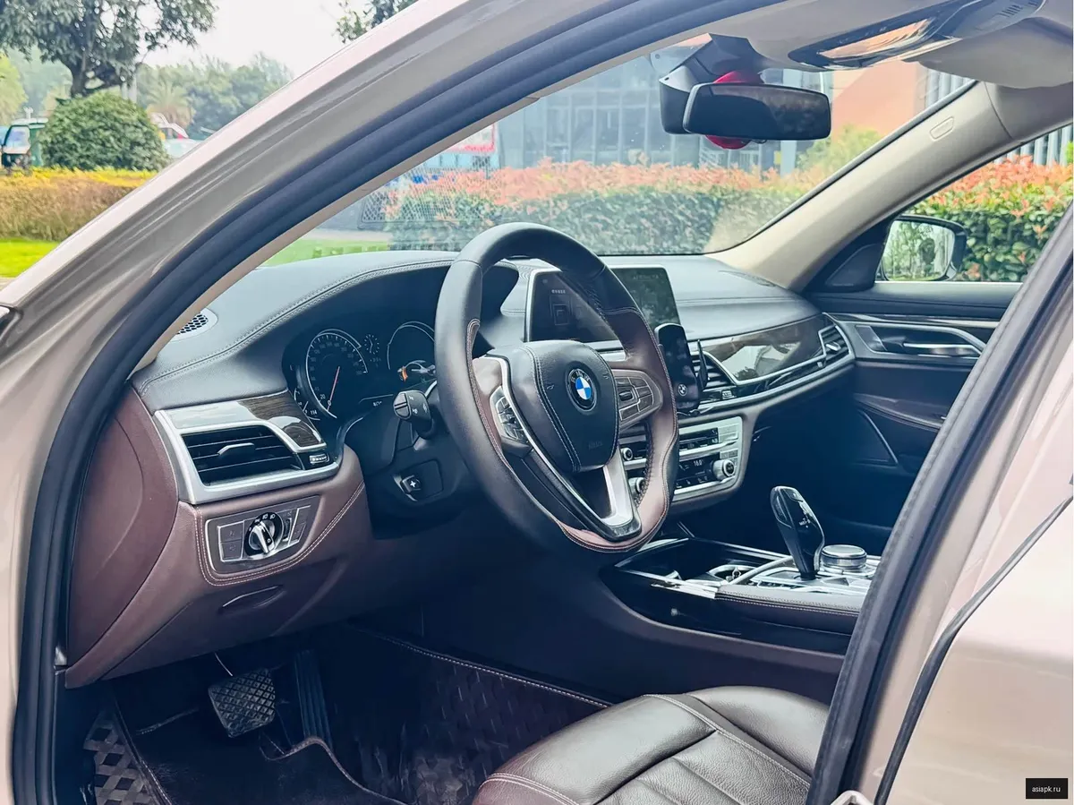BMW 7-Series 4