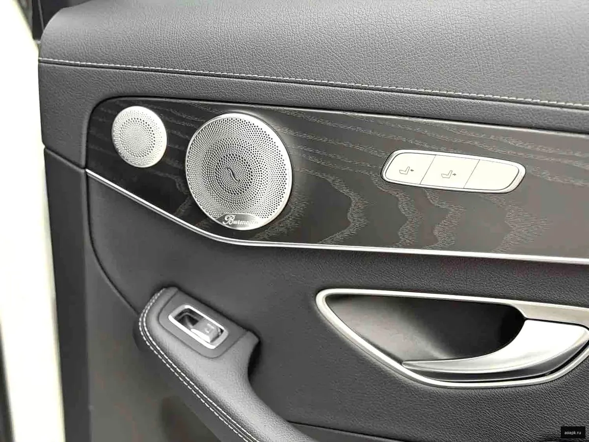 Mercedes-Benz C-Class 4