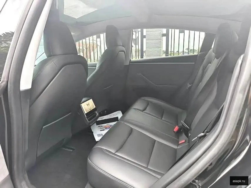 tesla Model Y 5