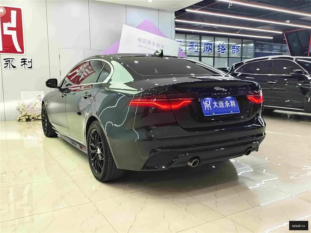 Jaguar XE 4