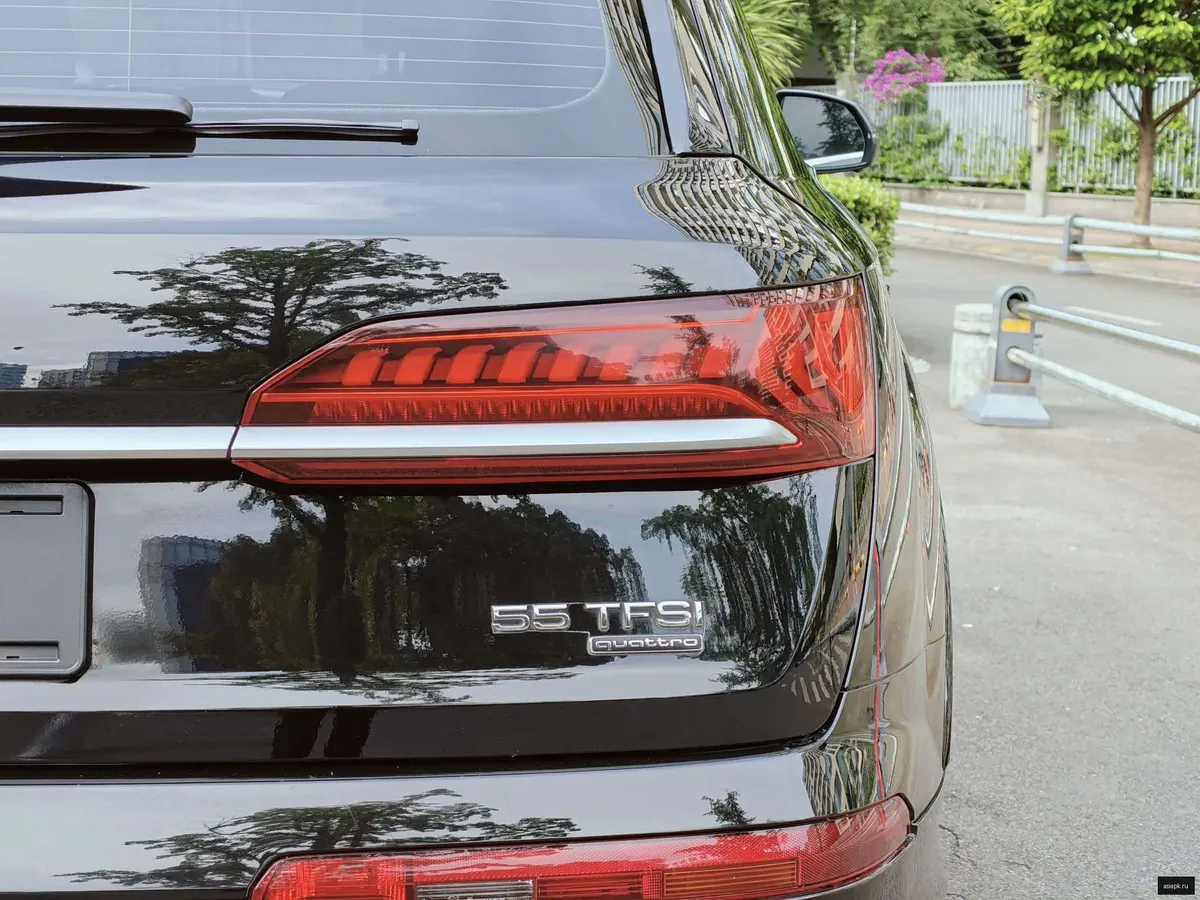 Audi Q7 6