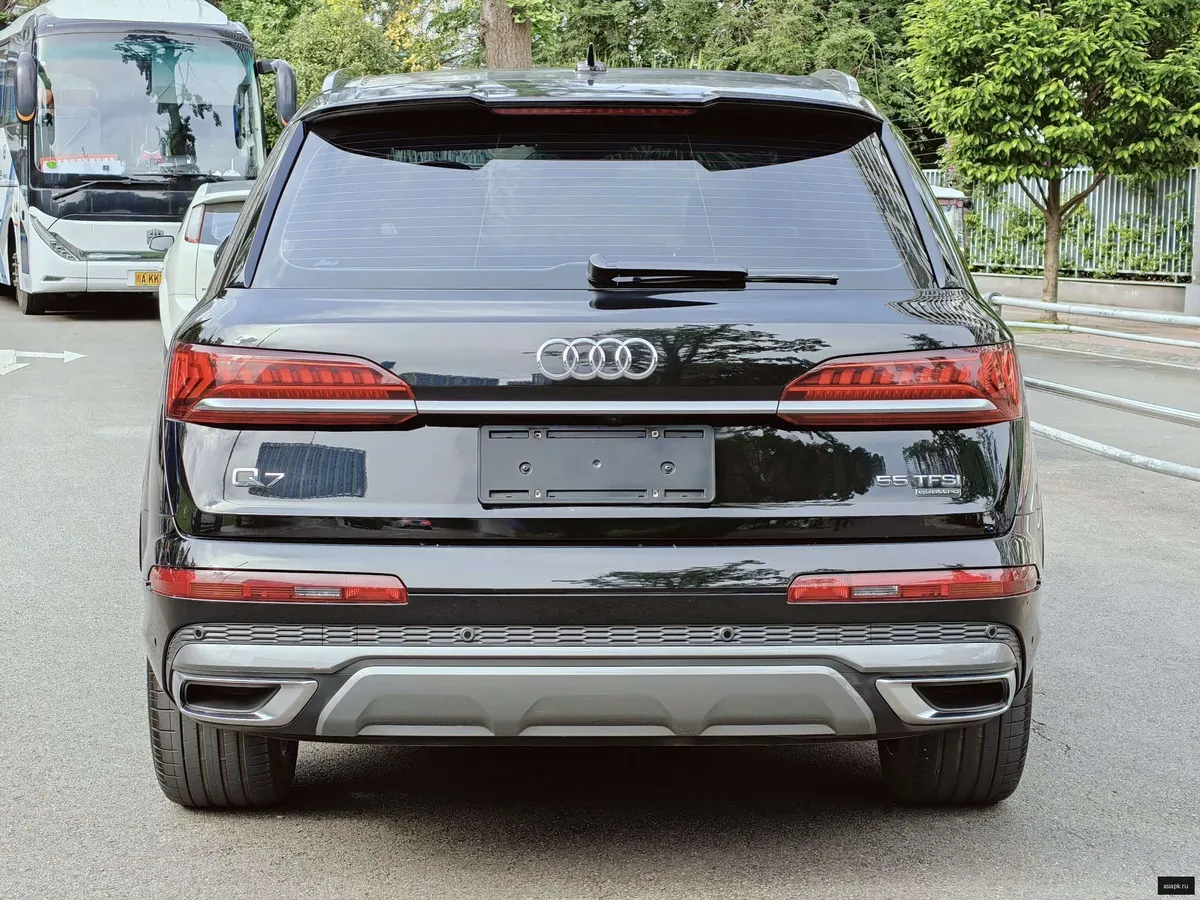 Audi Q7 4