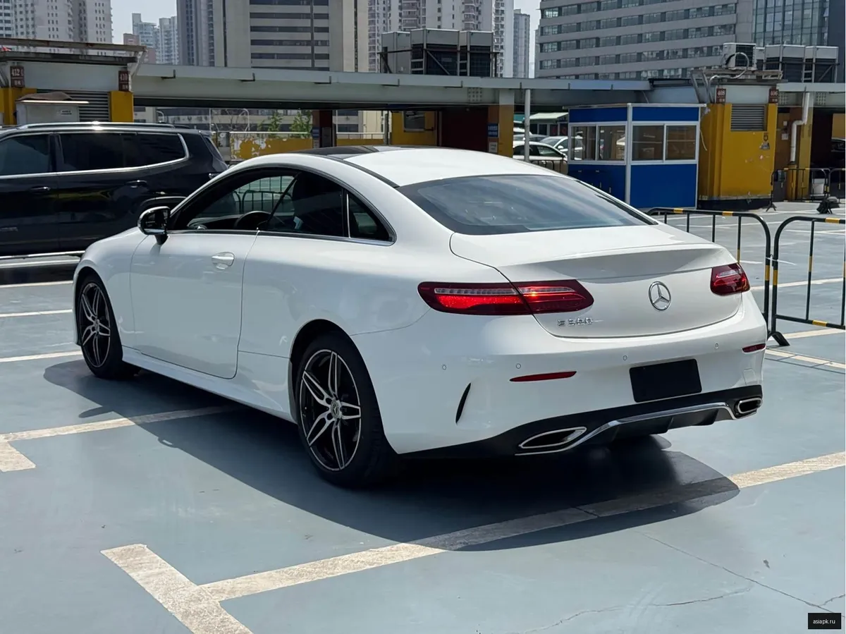 Mercedes-Benz E-Class 4