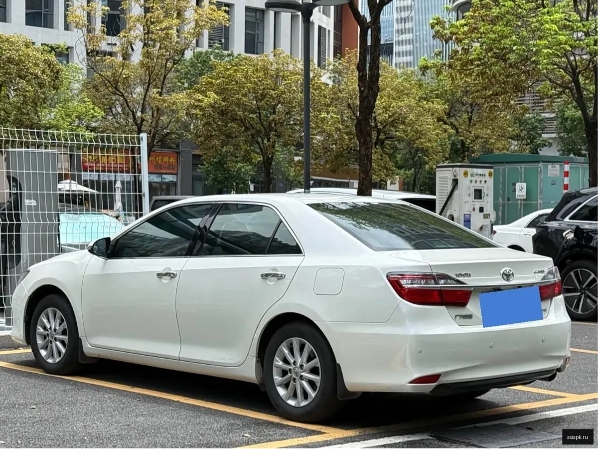 Toyota Camry 6