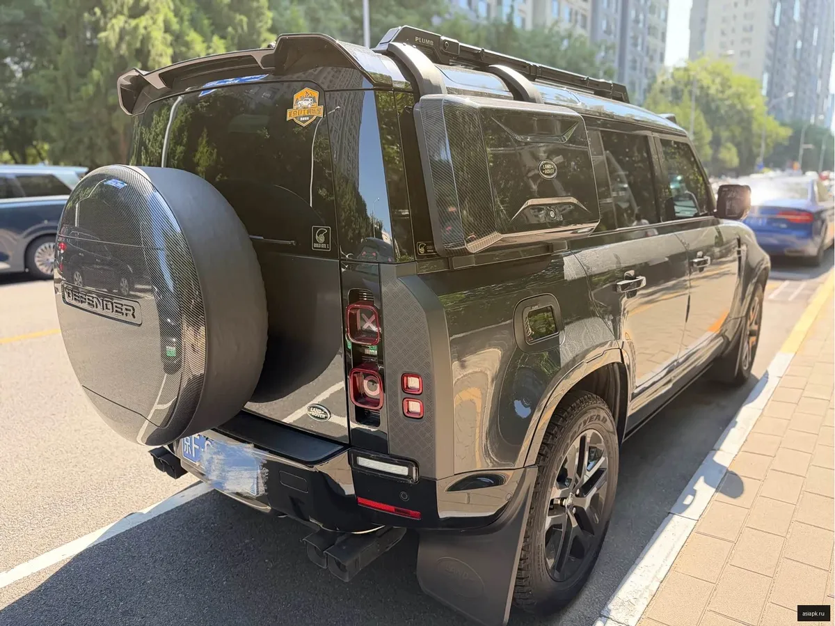 Land Rover Defender 2
