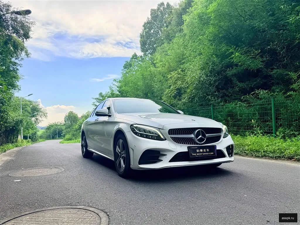 Mercedes-Benz C-Class 2