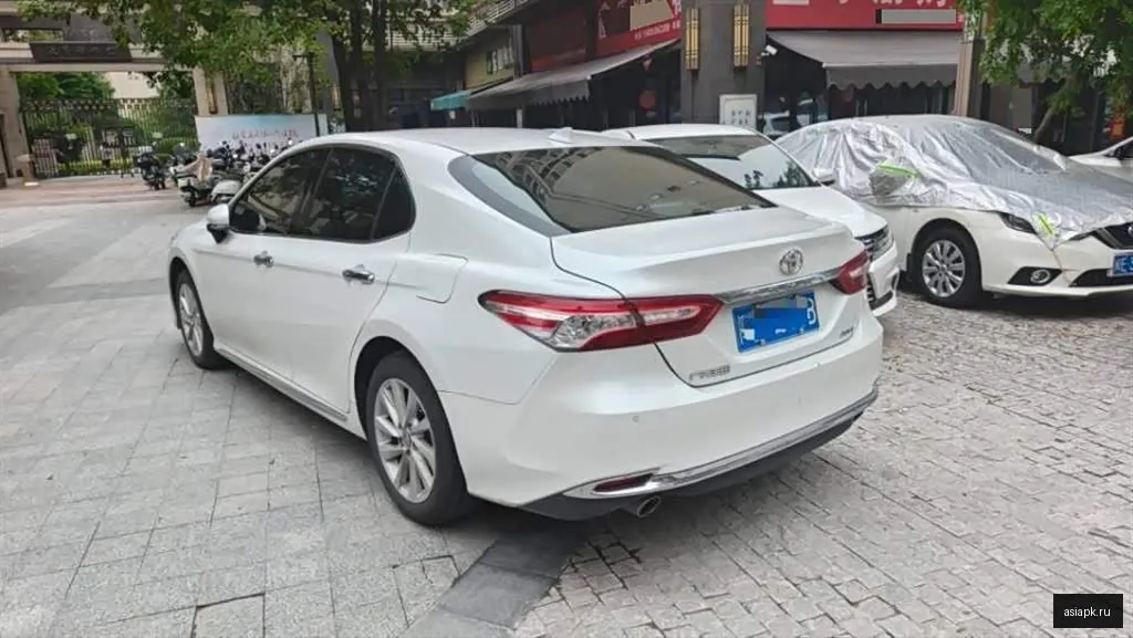 Toyota Camry 2