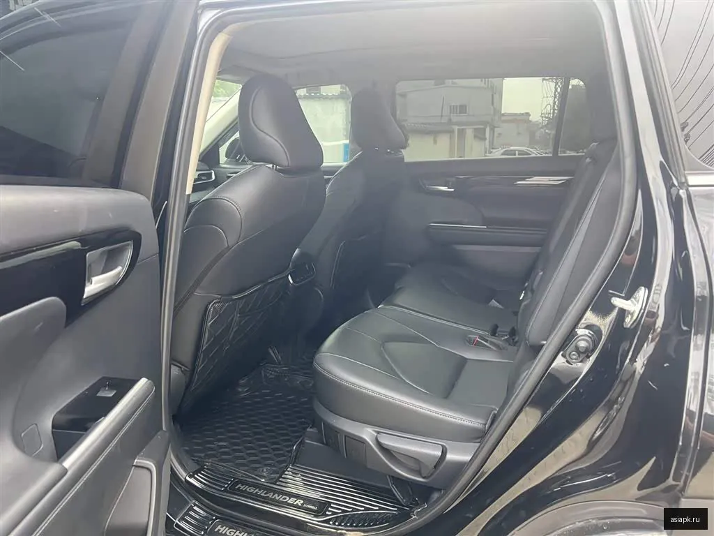 Toyota Highlander 6