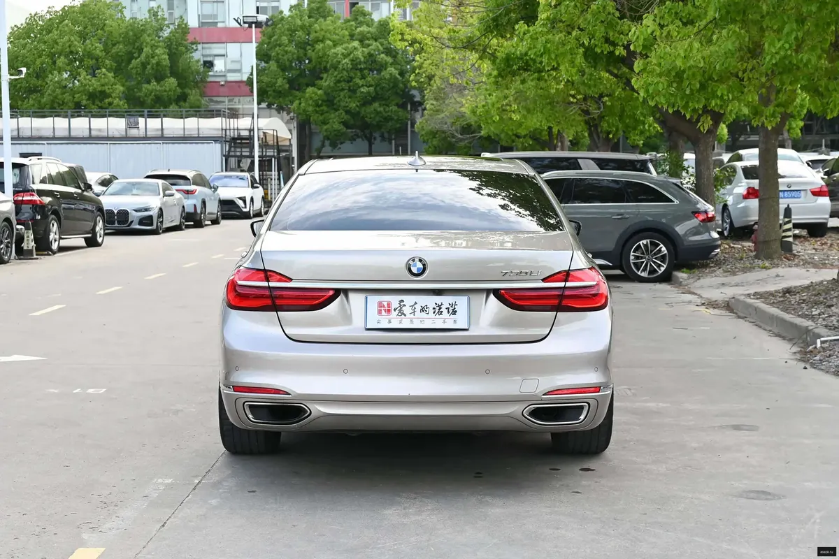 BMW 7-Series 5