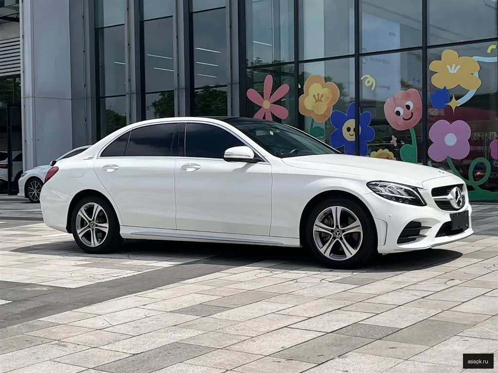 Mercedes-Benz C-Class 3