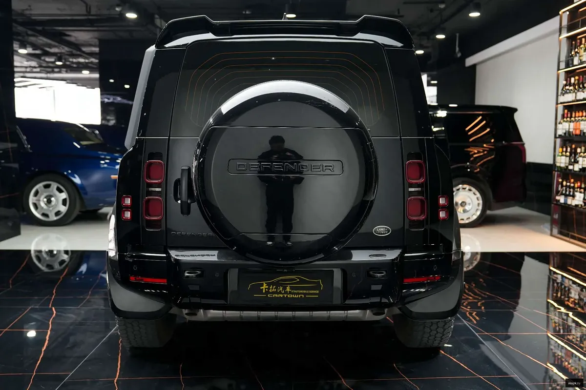 Land Rover Defender 3