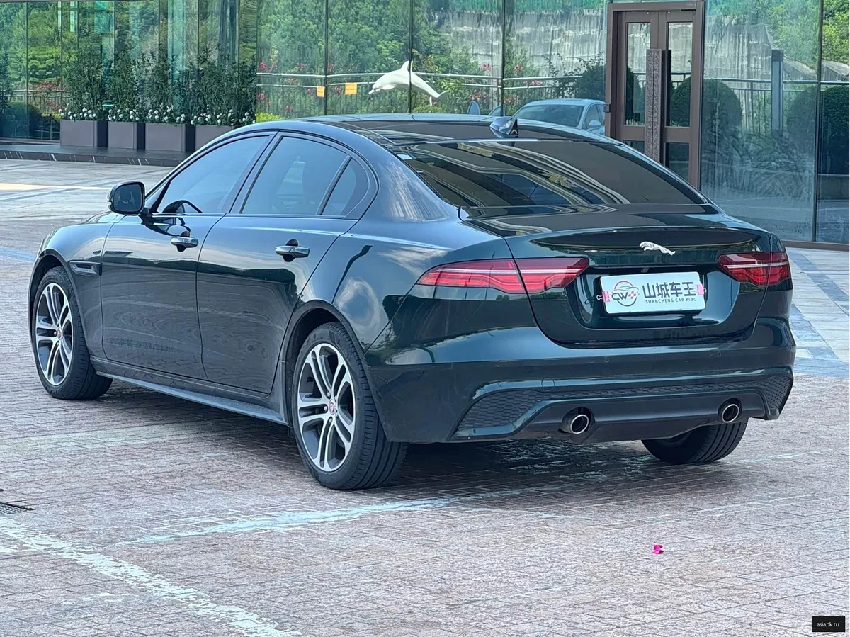 Jaguar XE 5