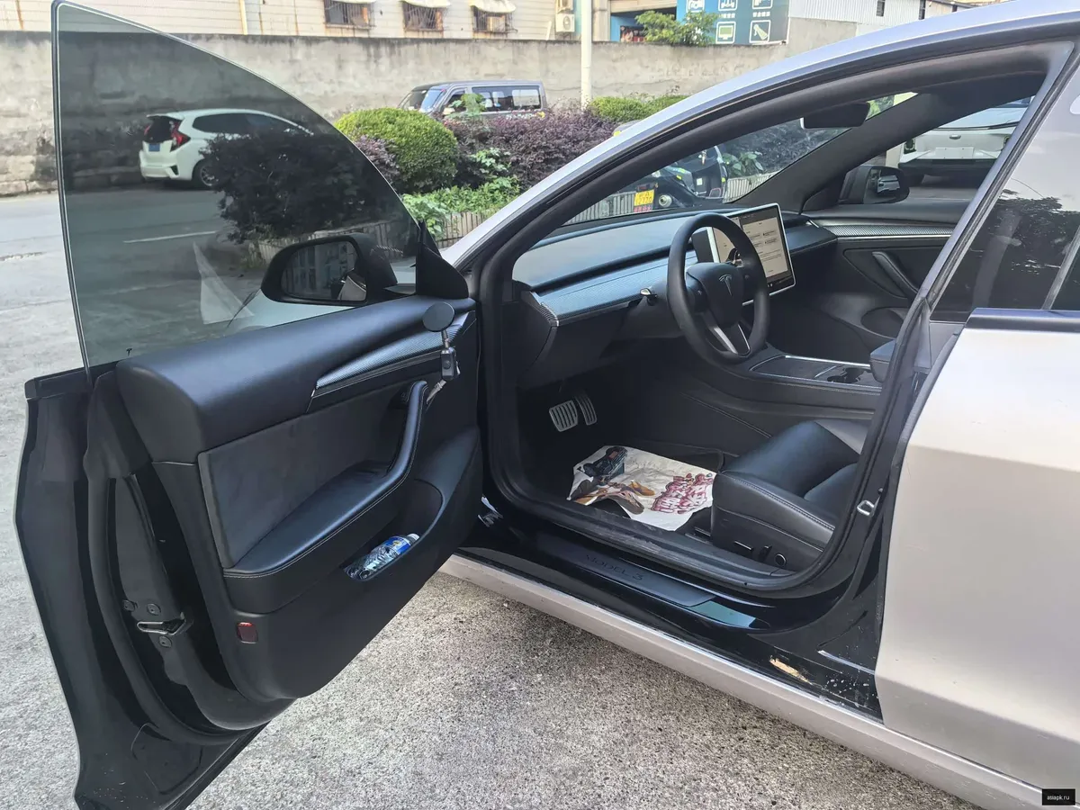 tesla Model Y 6