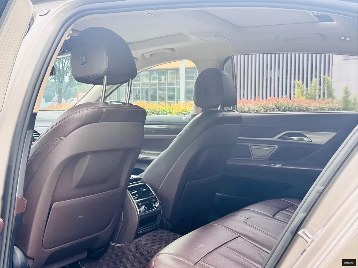 BMW 7-Series 6