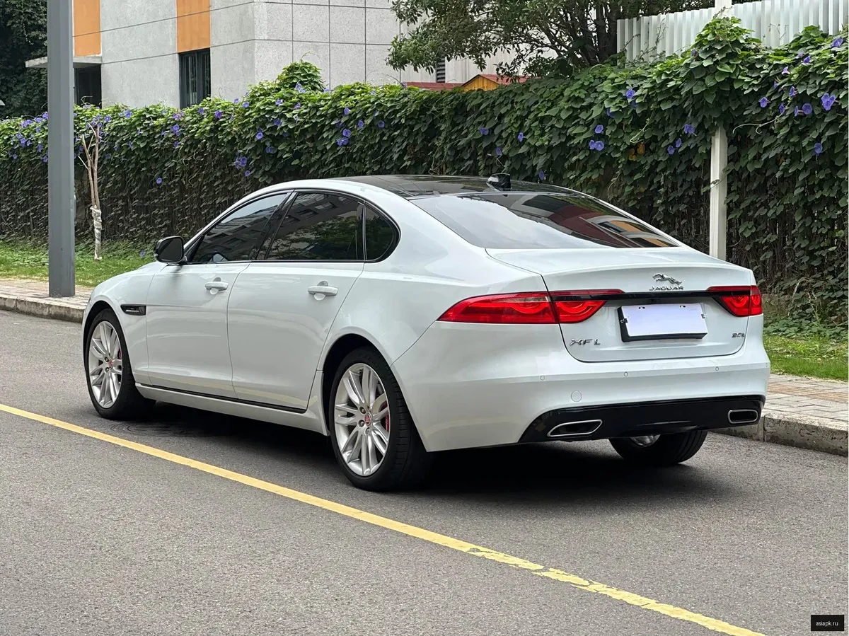 Jaguar XF 4