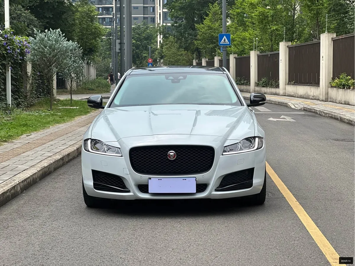 Jaguar XF 2