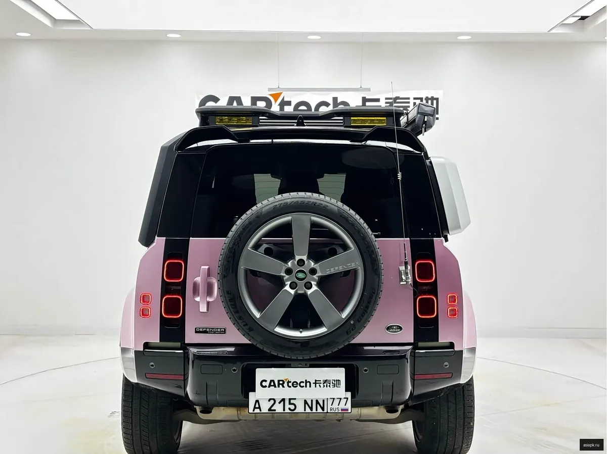 Land Rover Defender 6