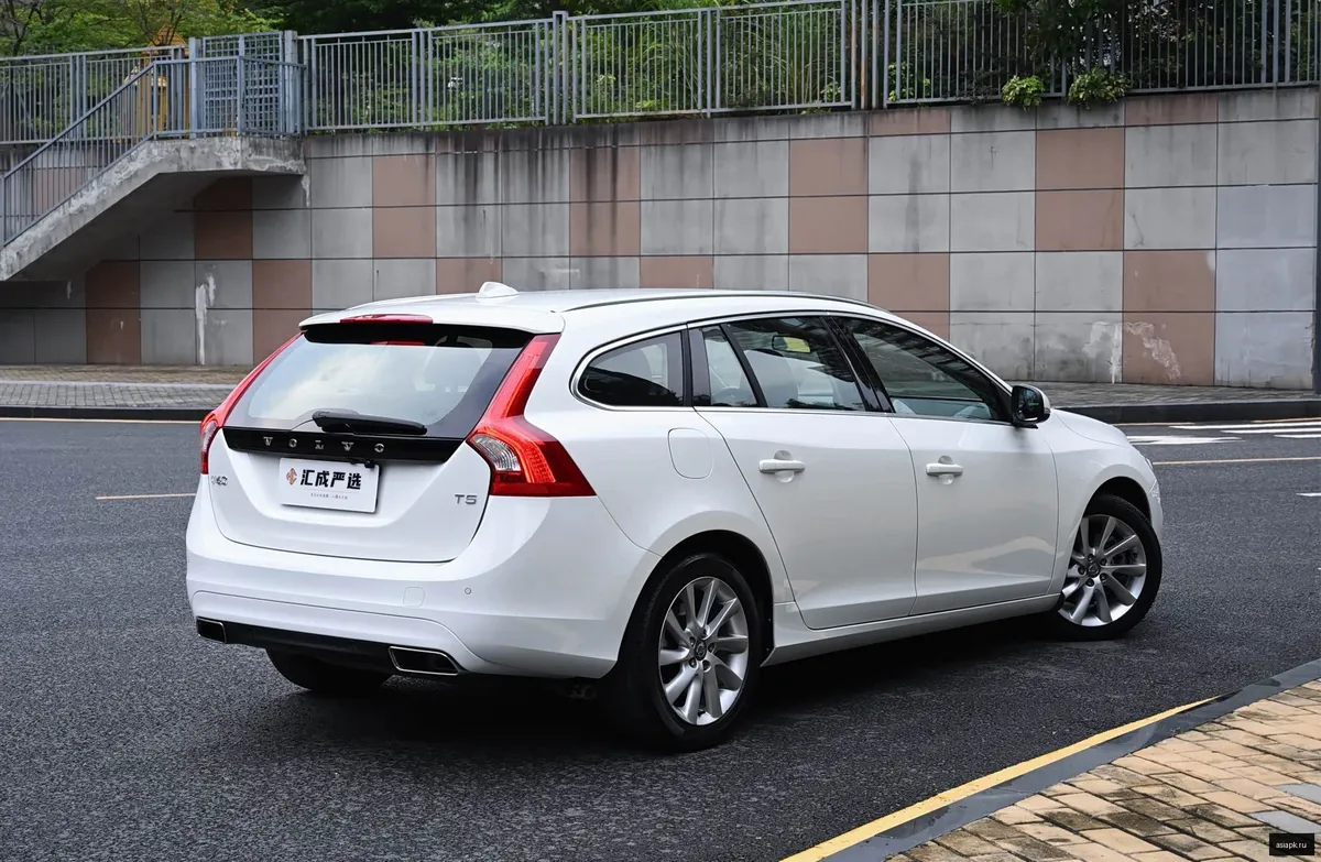 Volvo V60 5