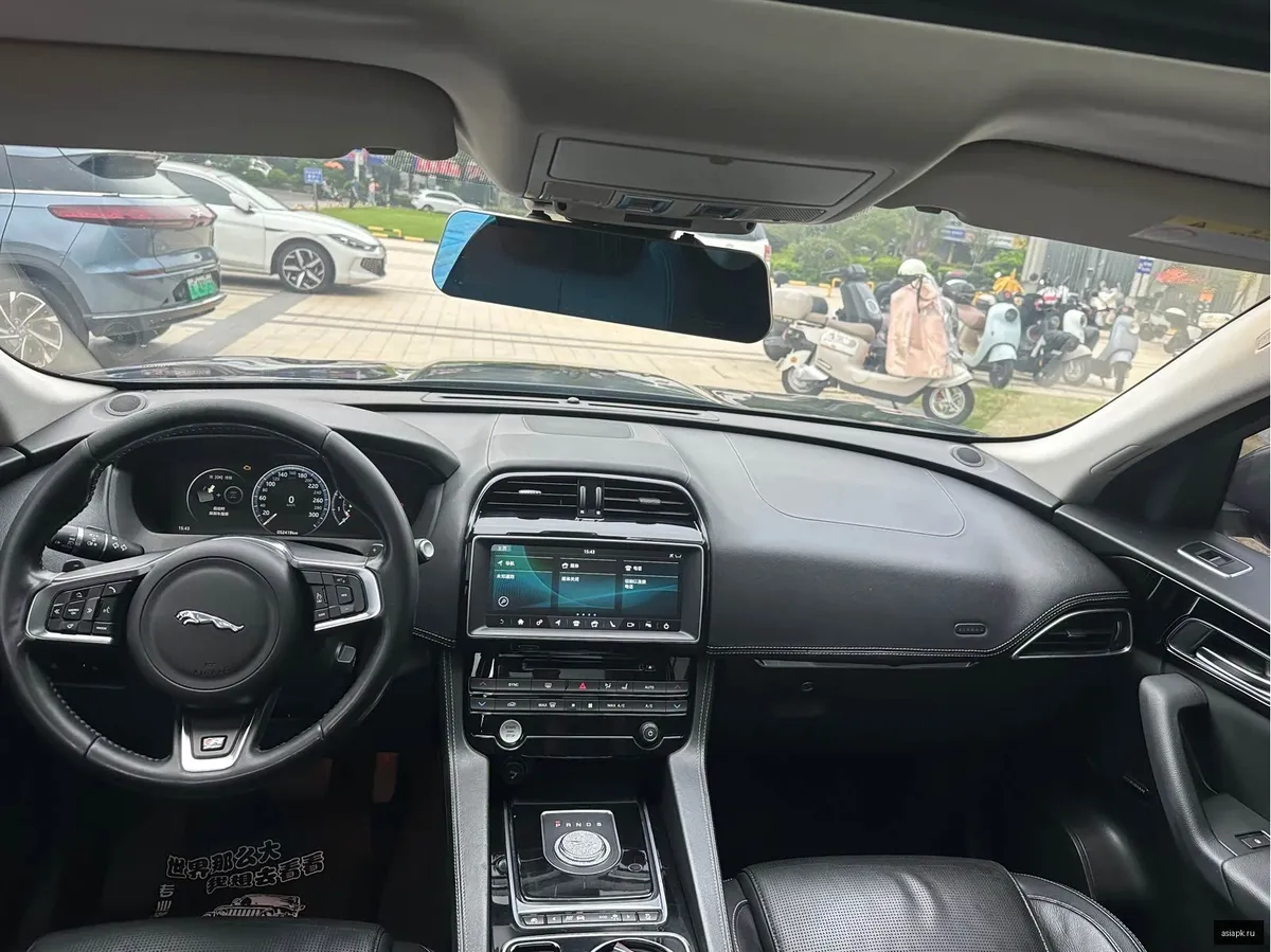 Jaguar F-Pace 5
