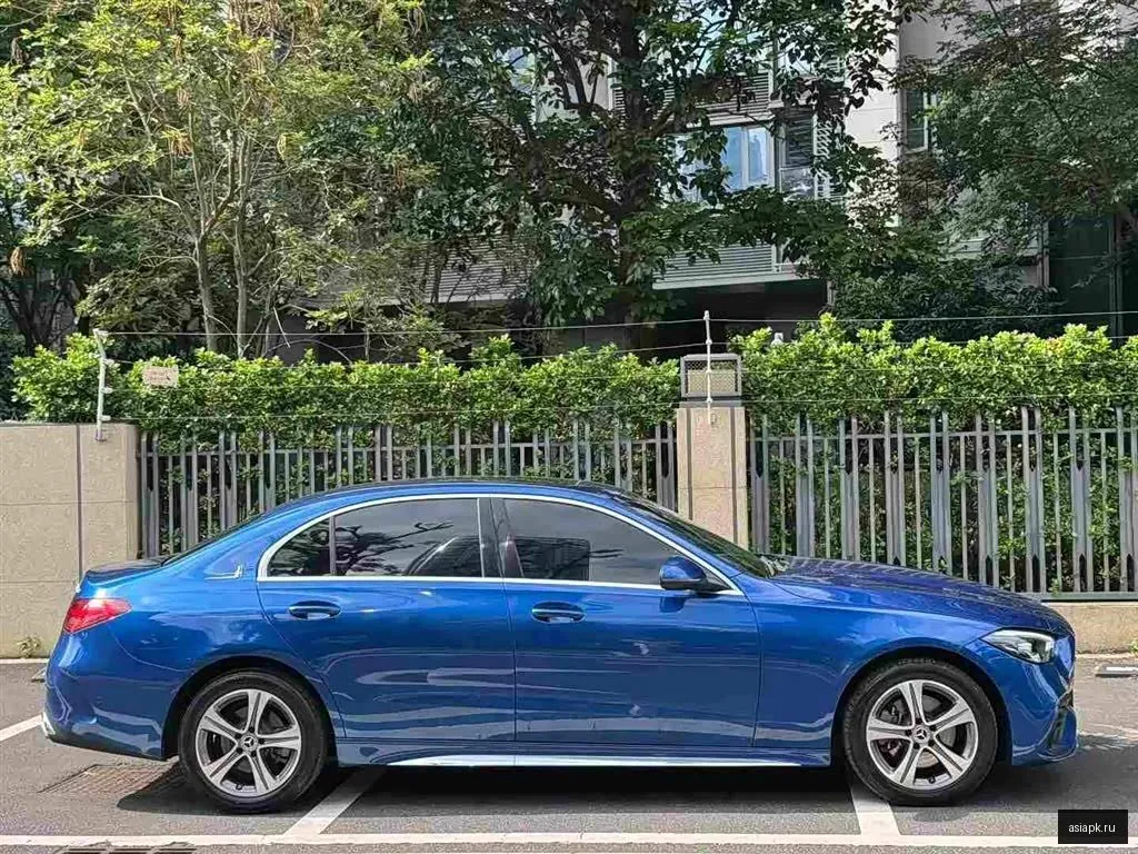 Mercedes-Benz C-Class 4