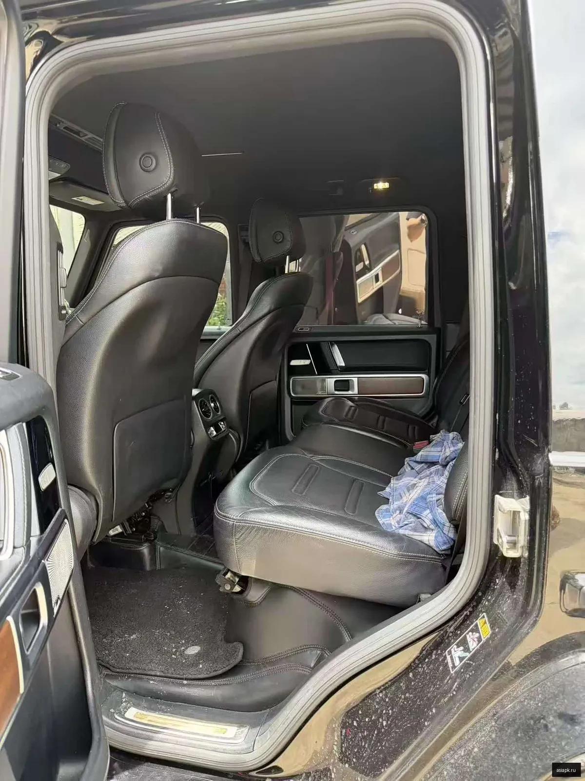 Mercedes-Benz G-Class 4