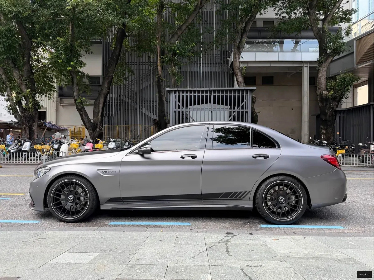 Mercedes-Benz C-Class 3