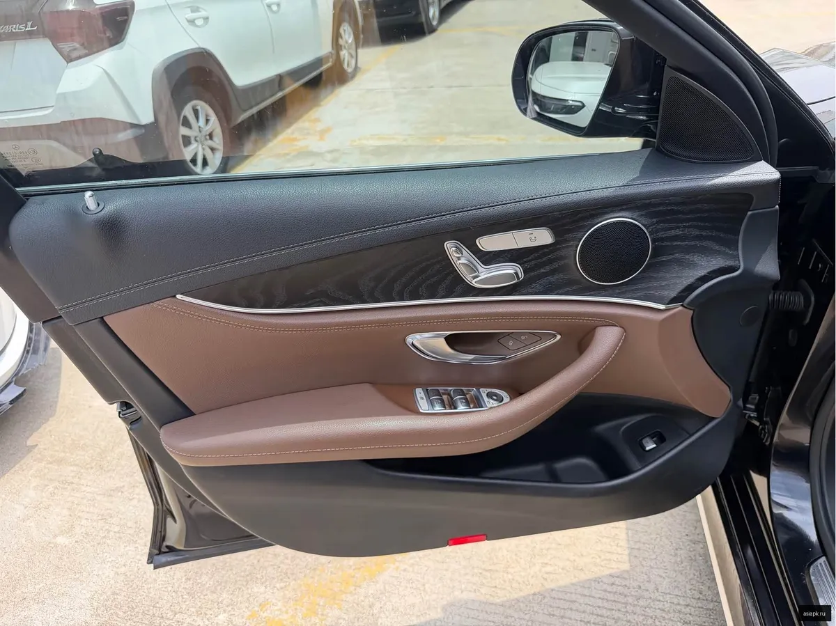 Mercedes-Benz E-Class 6