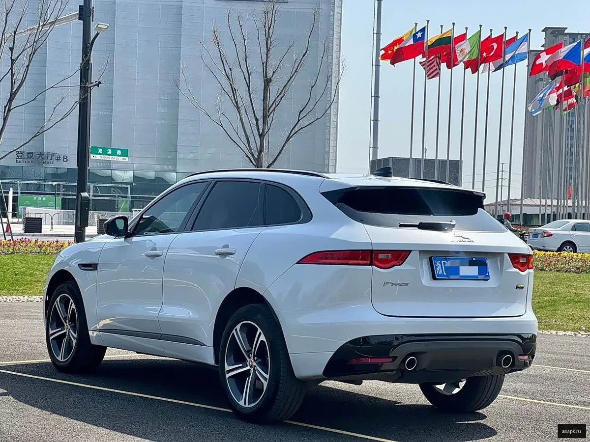 Jaguar F-Pace 4
