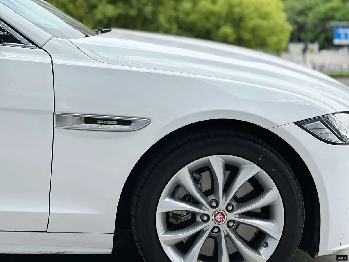 Jaguar XF 6