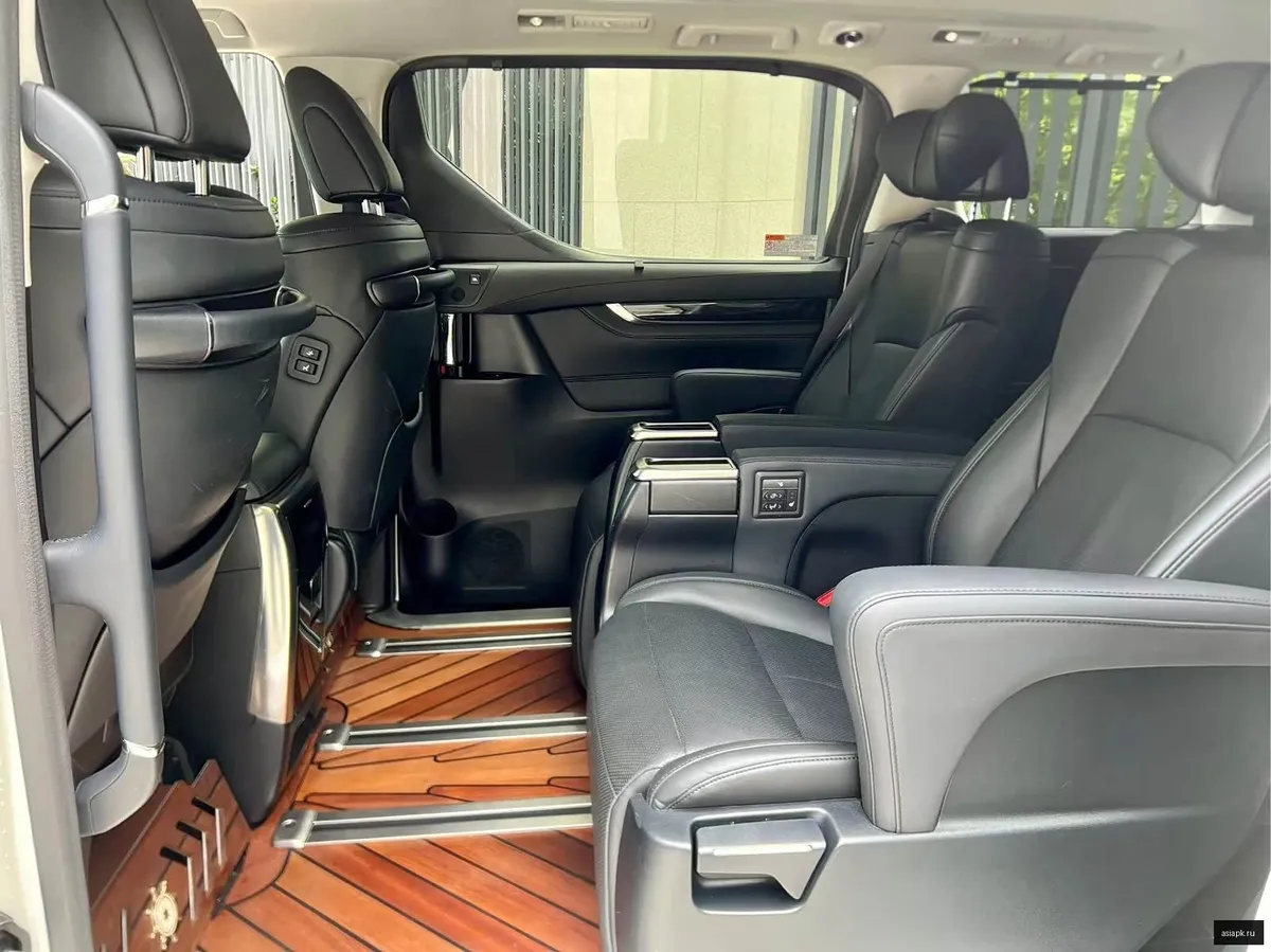 Toyota Vellfire 5