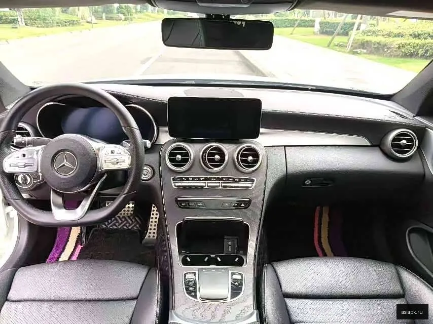 Mercedes-Benz C-Class 4
