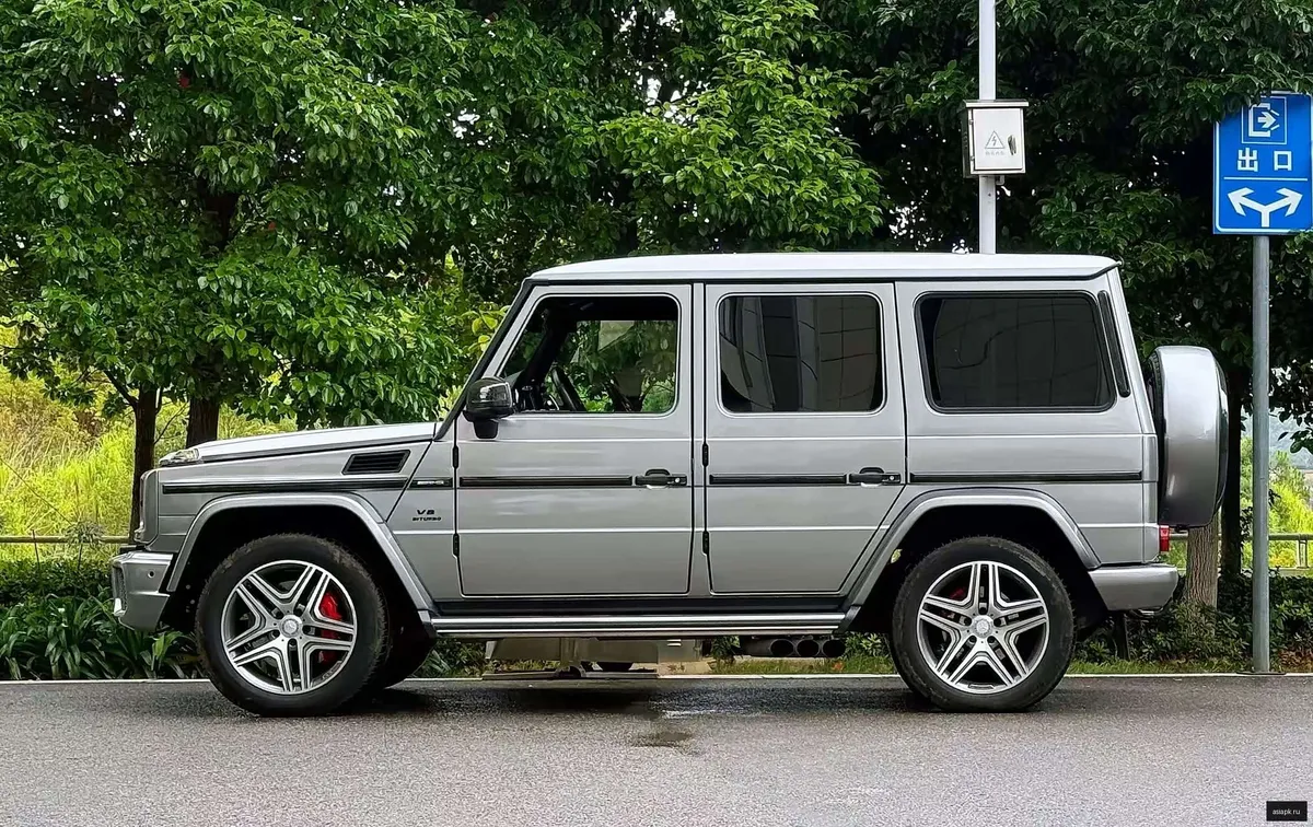 Mercedes-Benz G-Class 2