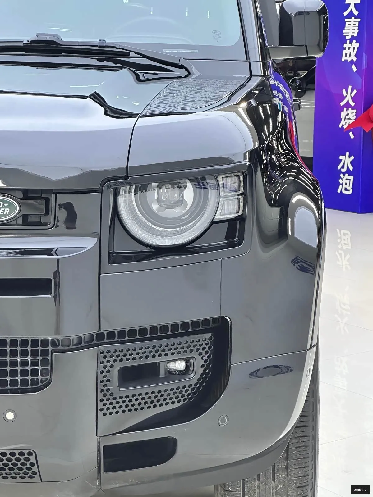 Land Rover Defender 2