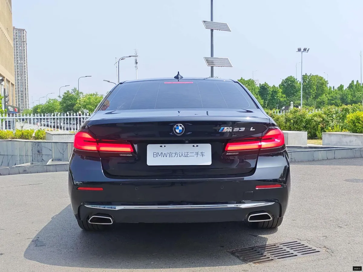 BMW 5-Series 4