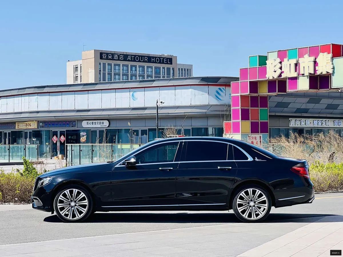 Mercedes-Benz E-Class 3