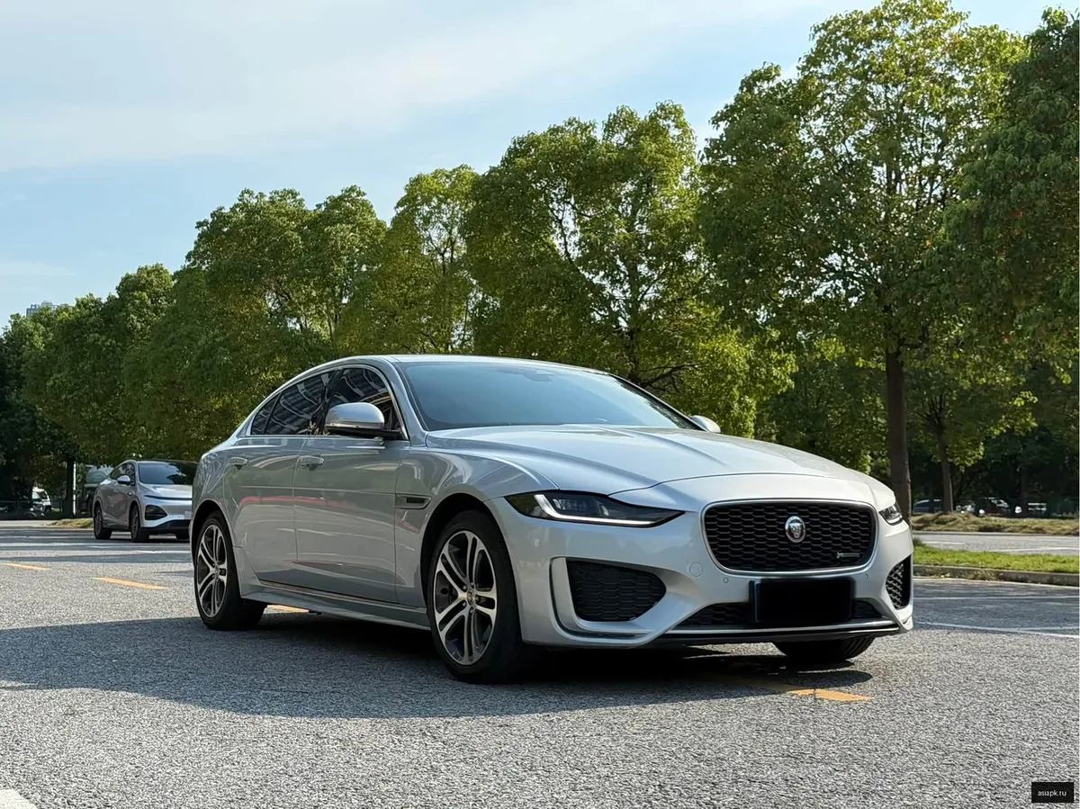 Jaguar XE 3