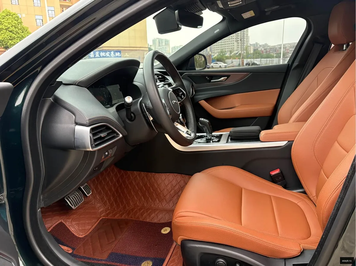 Jaguar XE 4