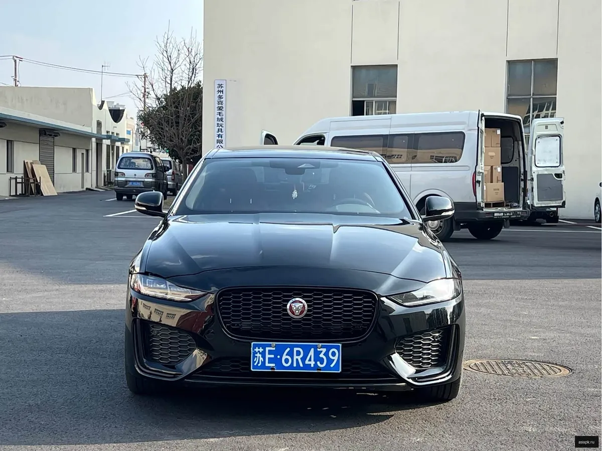 Jaguar XE 2