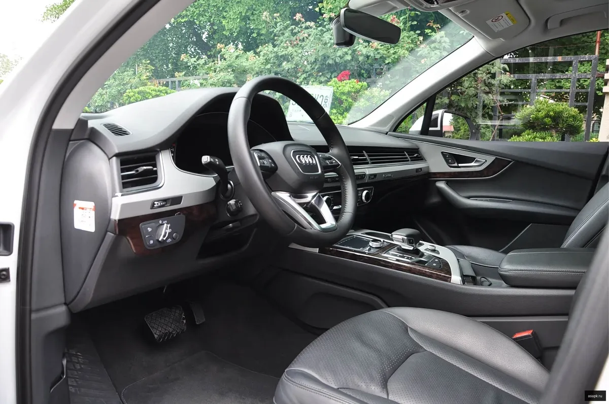 Audi Q7 6