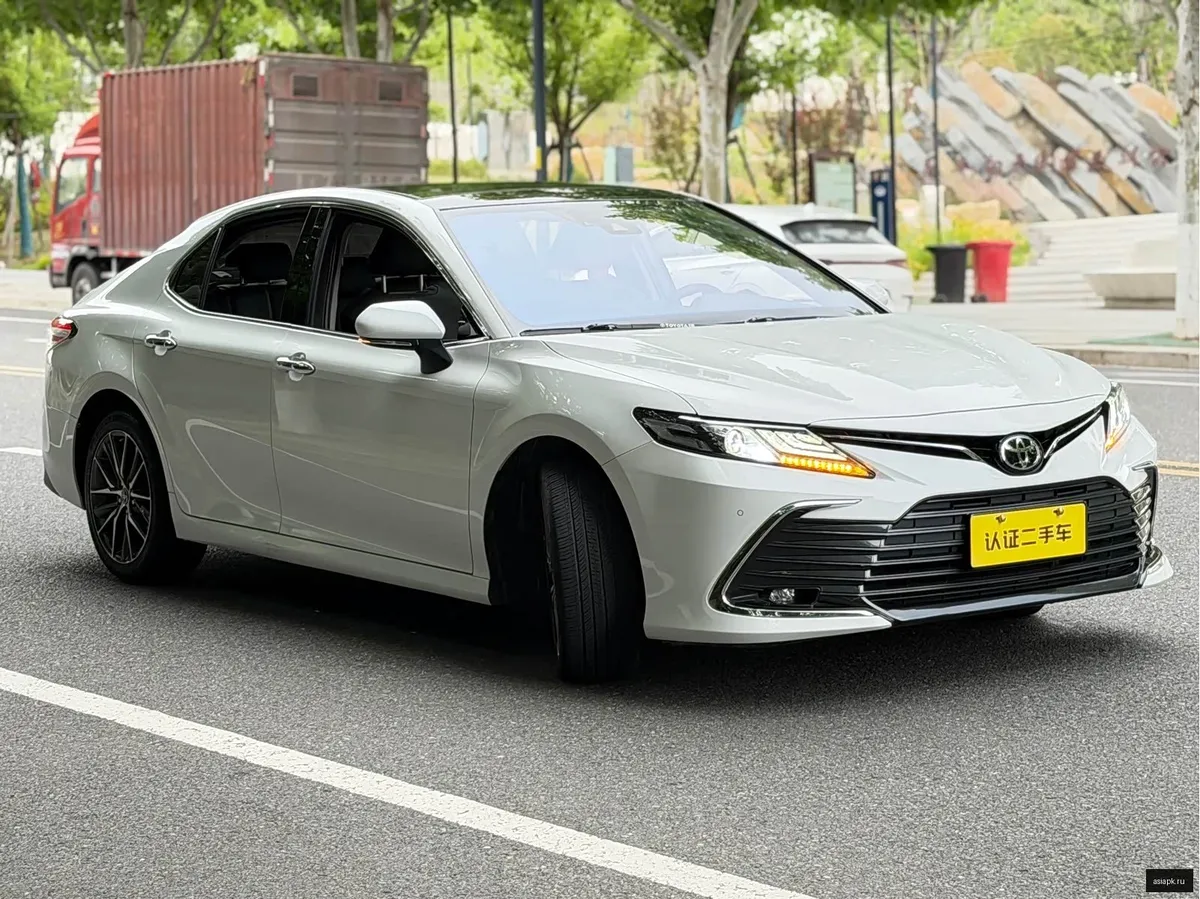 Toyota Camry 3