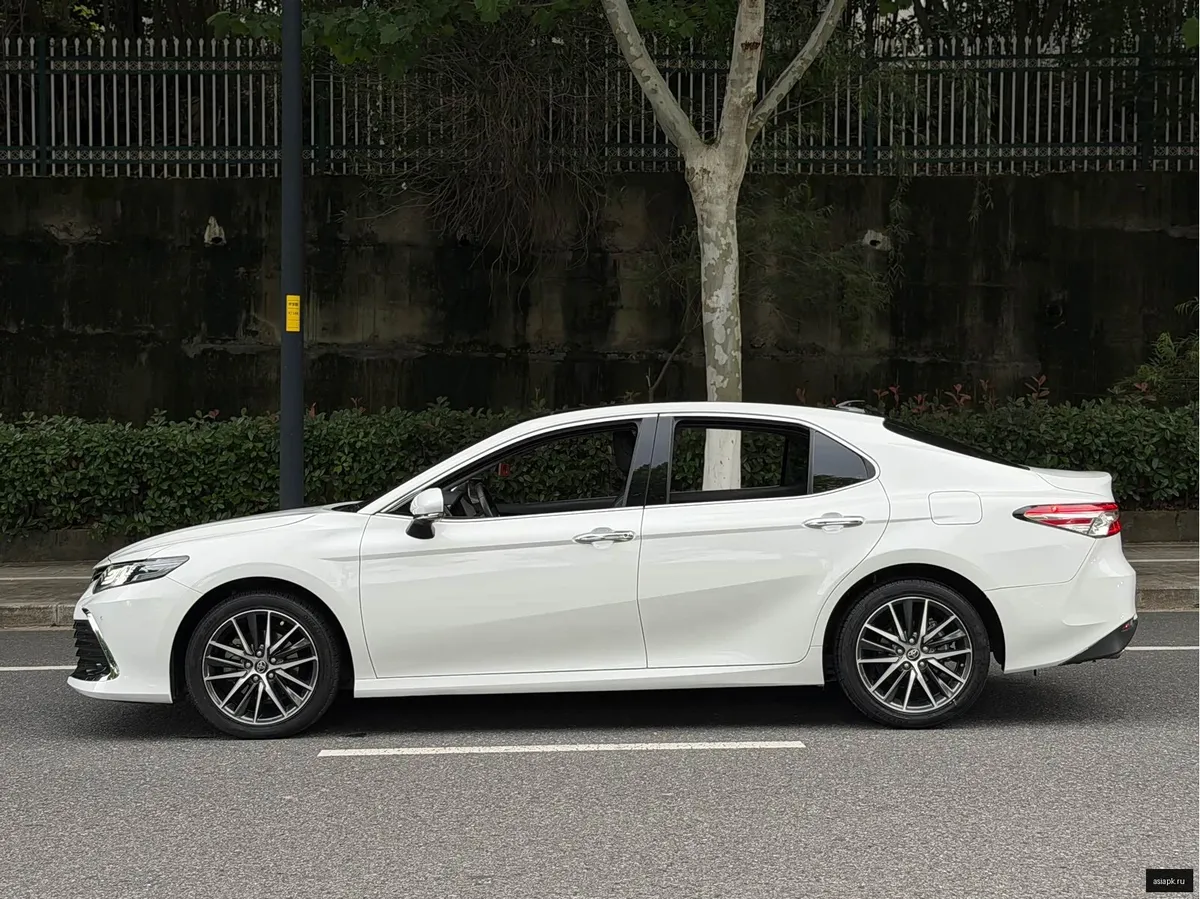 Toyota Camry 4