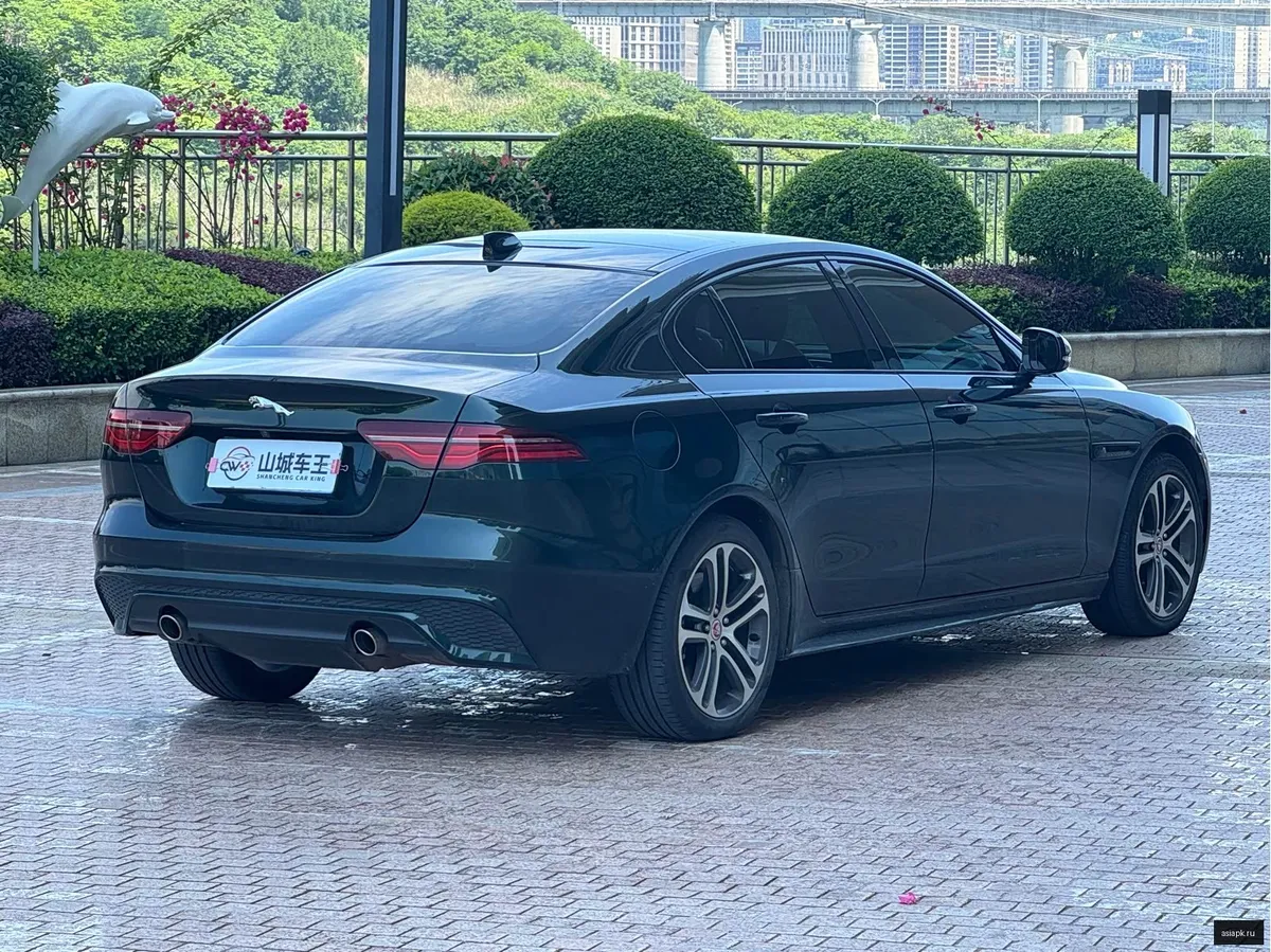 Jaguar XE 6
