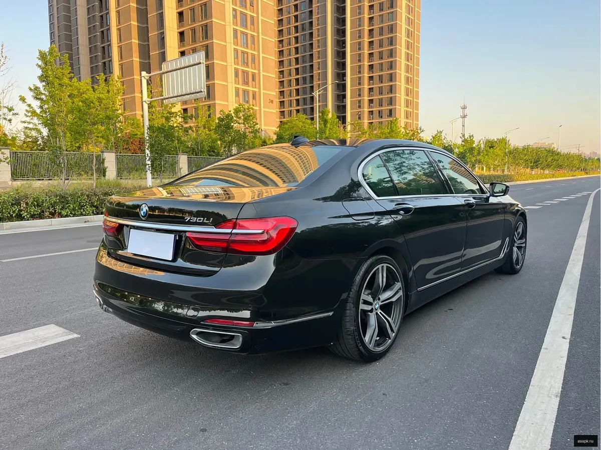 BMW 7-Series 5