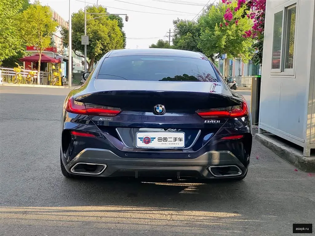 BMW 8-Series 4