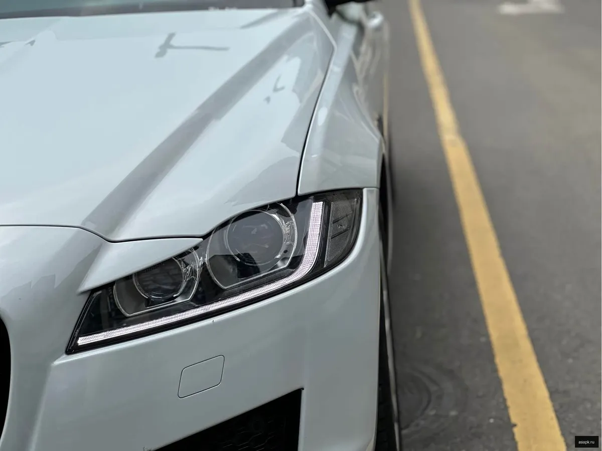 Jaguar XF 5
